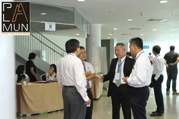 tổ chức hội nghị