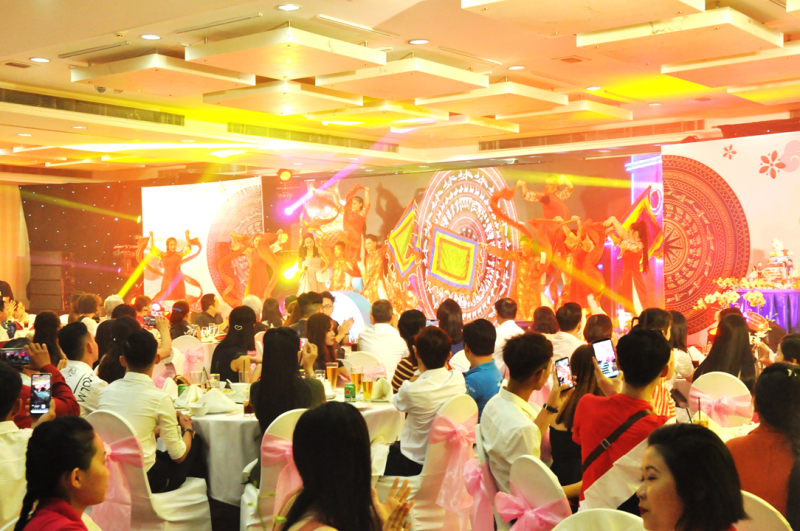 tiệc tất niên công ty Hello B&B