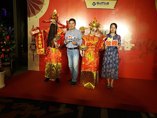 tổ chức year end party