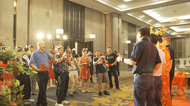 tổ chức year end party