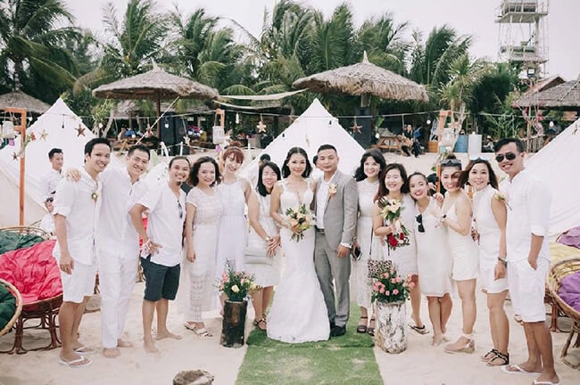 tổ chức tiệc cưới trên bãi biển