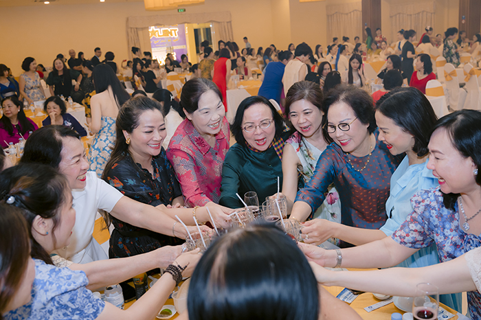 gala dinner và team building