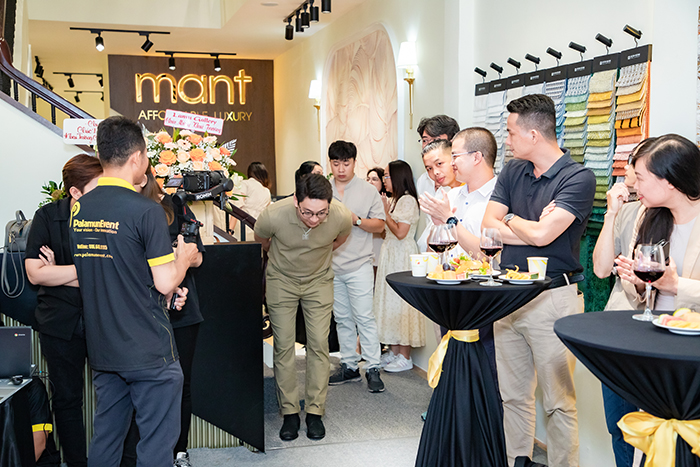 khai trương showroom Mant