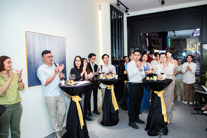 khai trương showroom Mant