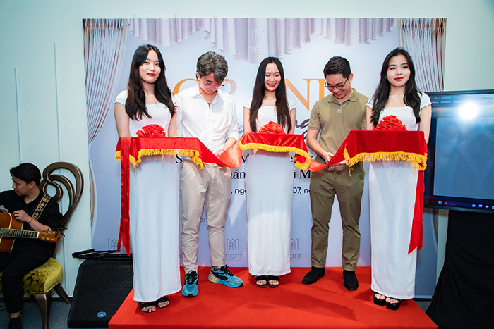 khai trương showroom Mant