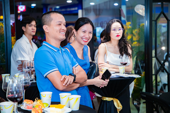 khai trương showroom Mant