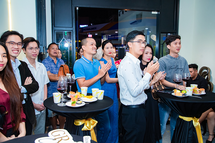 khai trương showroom Mant