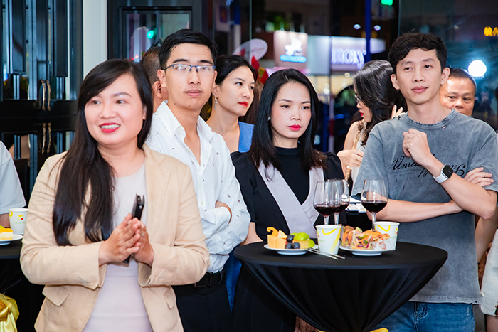 khai trương showroom Mant