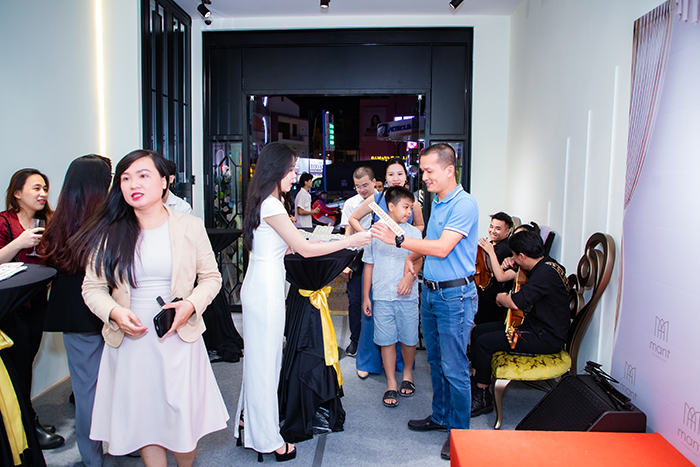 khai trương showroom Mant
