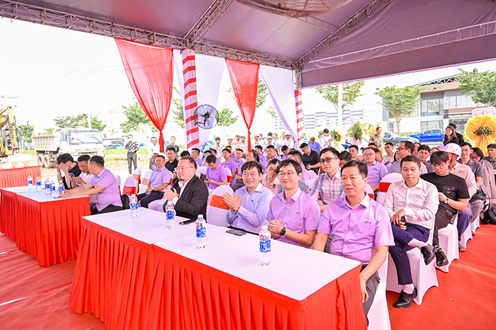 Khai mạc chương trình và giới thiệu đại biểu