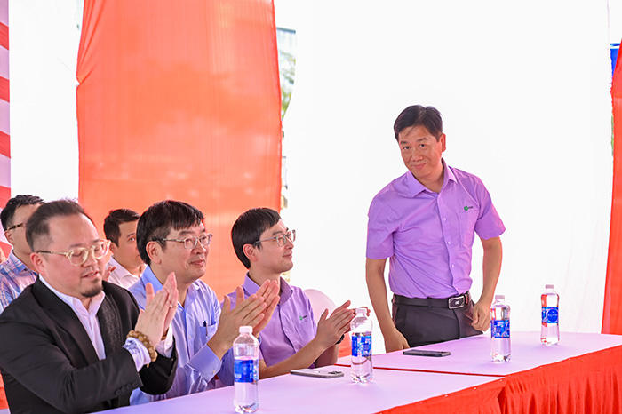 Khai mạc chương trình và giới thiệu đại biểu
