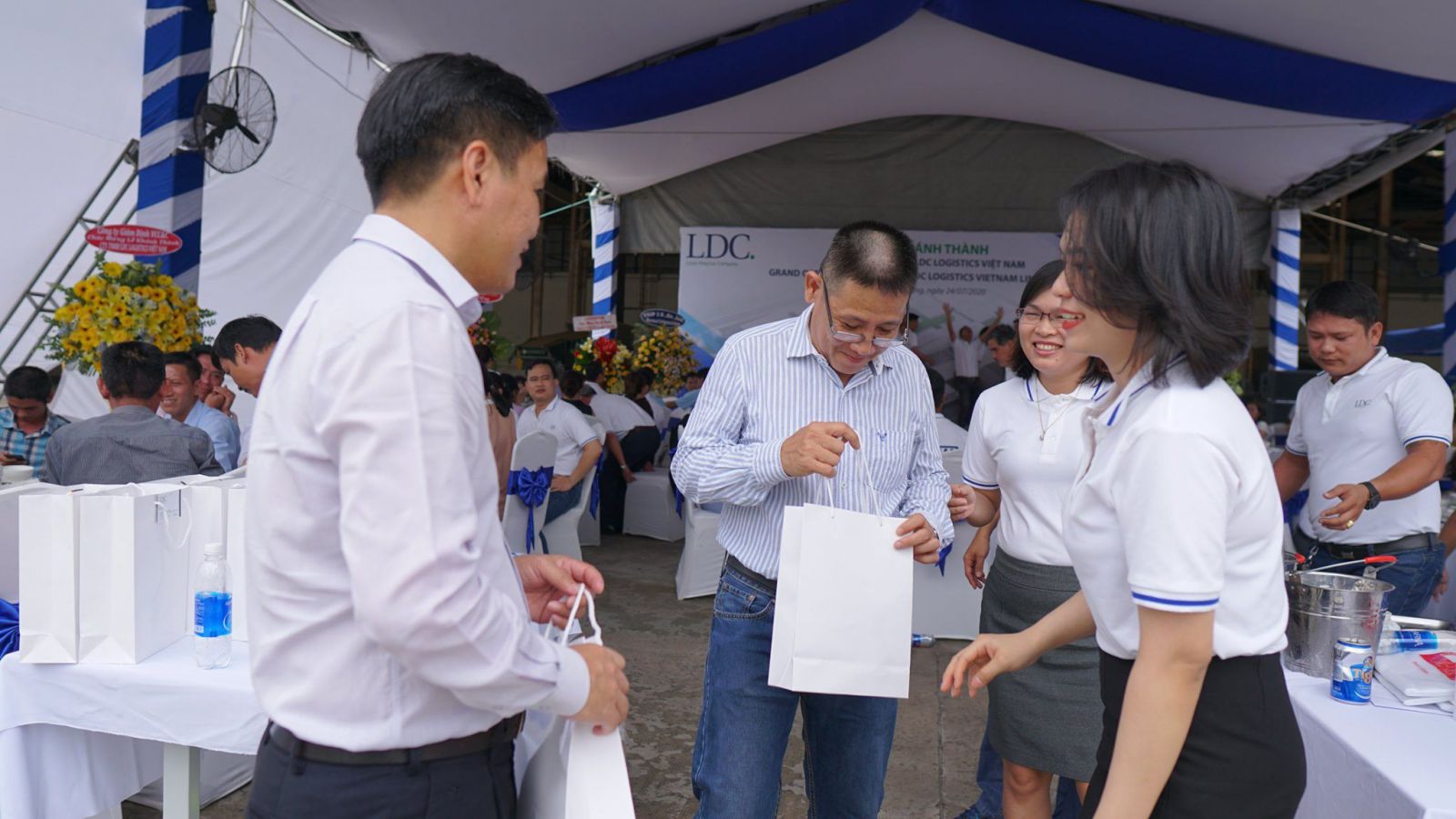 to-chuc-le-khanh-thanh-ldc-logistics-binh-duong