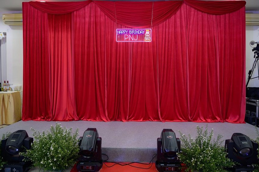 bat-mi-y-tuong-thiet-ke-backdrop-khai-truong-sang-tao-danh-cho-spa-7