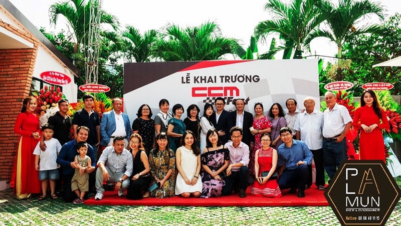 bi-quyet-thiet-ke-background-khai-truong-thu-hut-khach-hang-tham-du-2