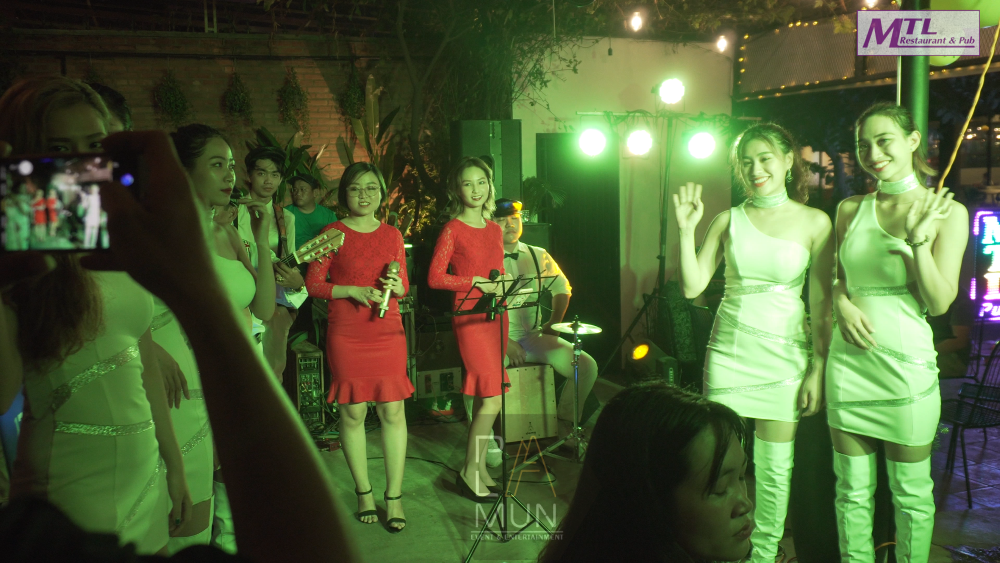 cong-ty-to-chuc-khai-truong-mtl-restautrant-and-pub-o-quan-2