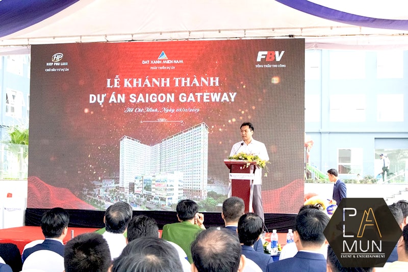 Đọc diễn văn khai mạc lễ Khánh thành là phần quan trọng của buổi lễ