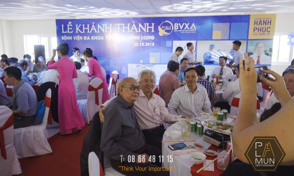 Tiec chieu dai Le khanh thanh benh vien xuyen a Vinh long