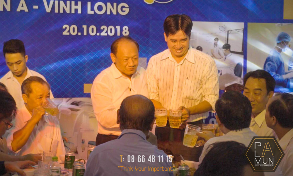 Tiec chieu dai Le khanh thanh benh vien xuyen a Vinh long 1