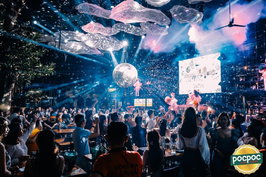 Top-11-đia-diem-doc-dao-to-chuc-tiec-tat-nien-cuoi-nam-2021-tai-tphcm-11