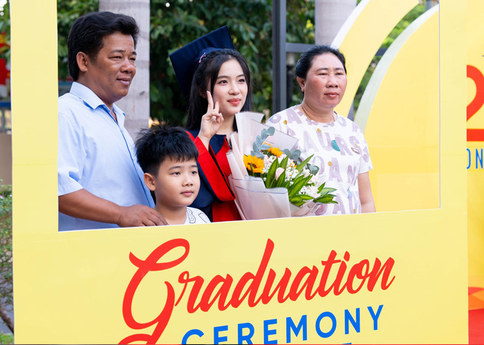 chụp ảnh lưu niệm cùng gia đình