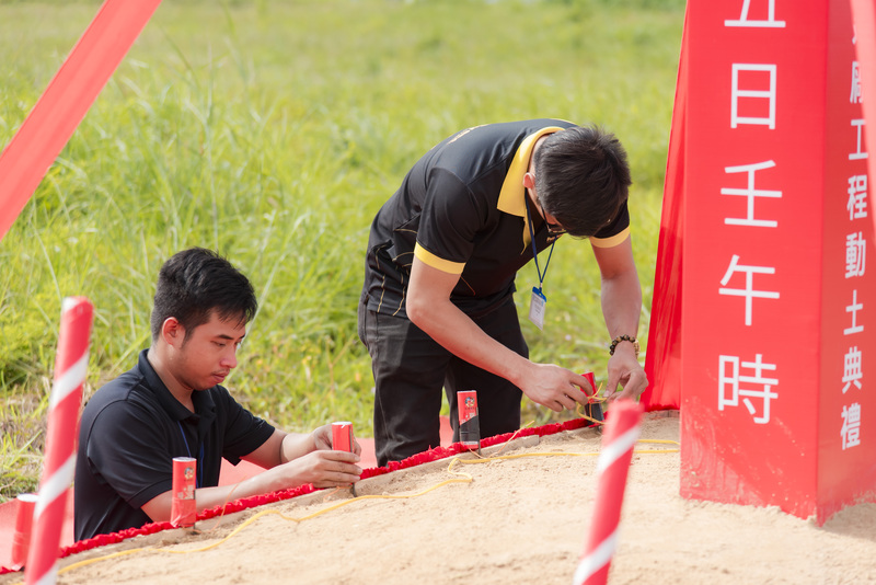 Điều phối mạch lạc, kịch bản lễ động thổ song ngữ trôi chảy