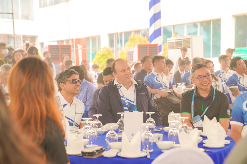 Giai điệu hào khí mở đầu bằng các tiết mục nghệ thuật mở màn