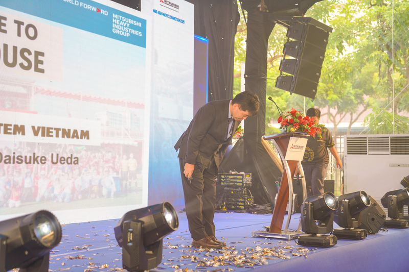 ra mắt sản phẩm mới