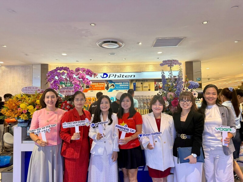 lễ khai trương cửa hàng Phiten