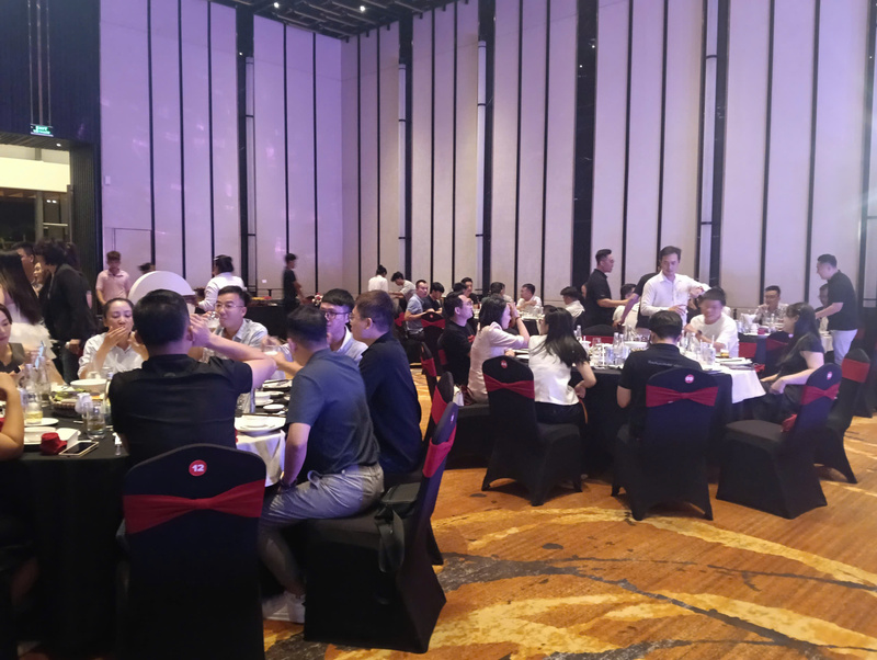 Các đối tác O-Tech dùng tiệc thân mật 