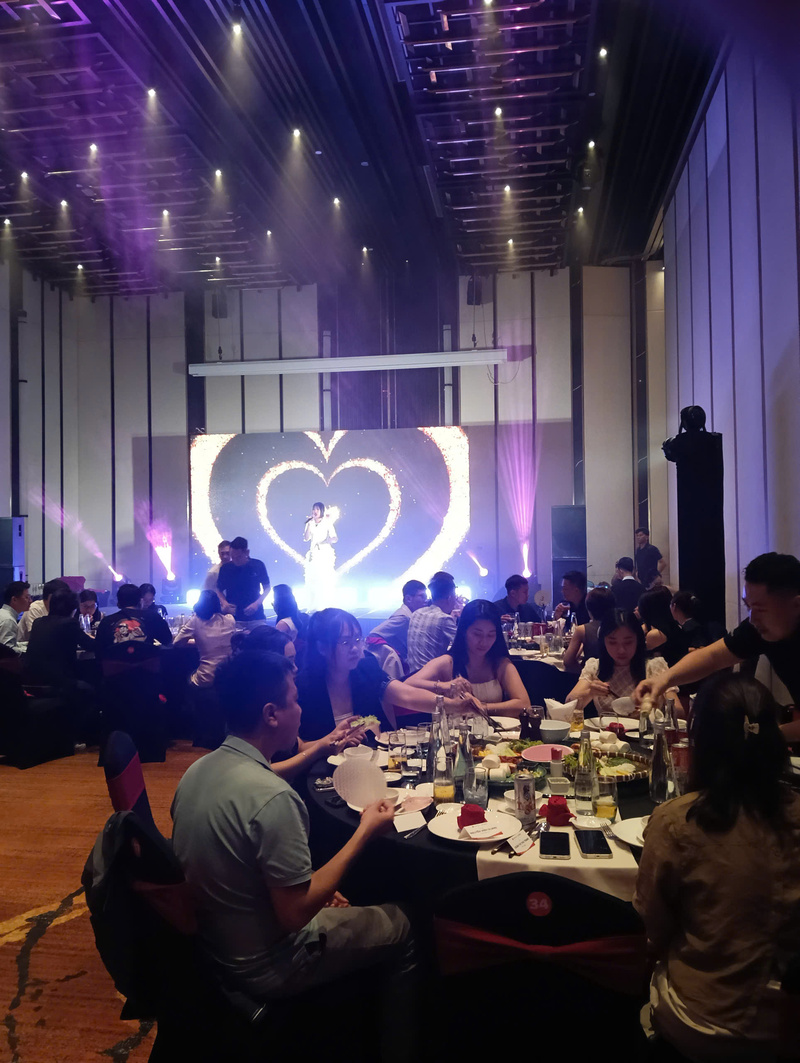 Không gian âm nhạc thăng hoa cùng ca sĩ khách mời